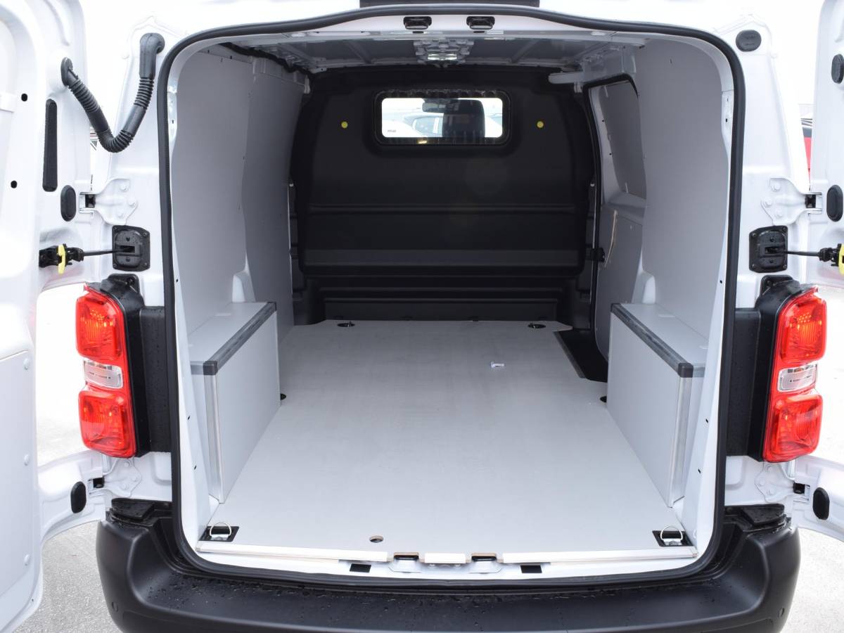 Opel Vivaro-e Opel Vivaro Electric L2 75 kWh | tot 8 jaar garantie | laadruimtebetimmering | dodehoek detectie | Apple Carplay | camera | parkeersensoren voor & achter | Comfort scheidingswand | rijklaarprijs