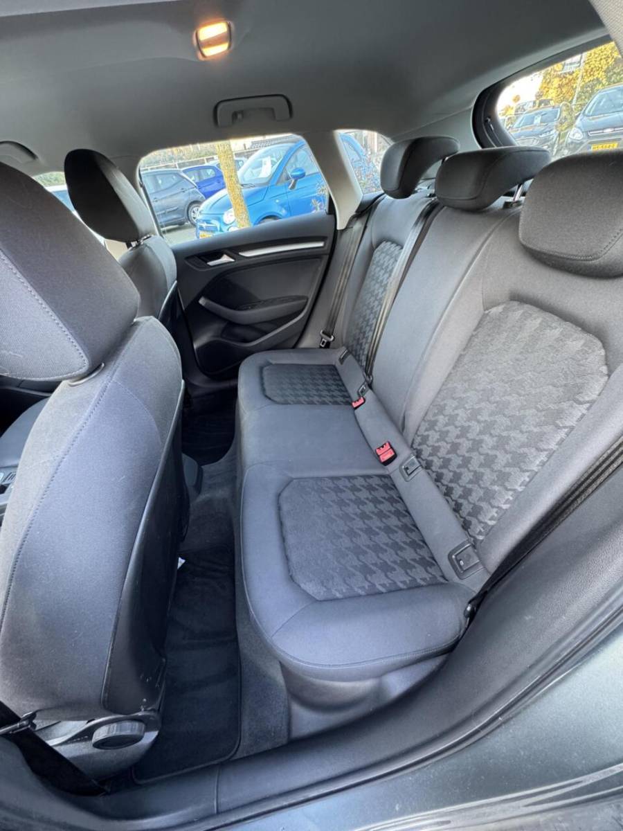 Audi A3 Audi A3 Sportback 1.4 TFSI Attraction Pro Line AUTOMAAT BOEKJES