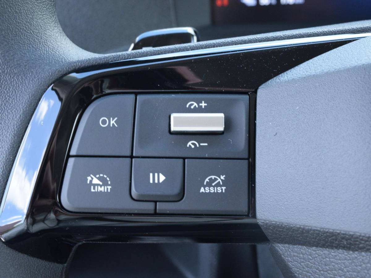 Opel Vivaro-e Opel Vivaro Electric L3 75 kWh | tot 8 jaar garantie | laadruimtebetimmering | Dodehoek detectie | navi incl. Apple Carplay | camera | parkeersensoren voor & achter | Comfort scheidingswand | rijklaarprijs |