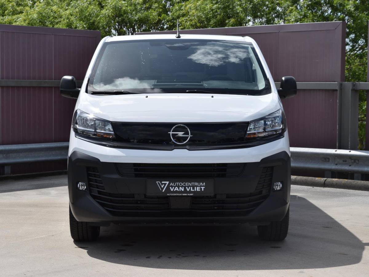 Opel Vivaro-e Opel Vivaro Electric L3 75 kWh | tot 8 jaar garantie | laadruimtebetimmering | Dodehoek detectie | navi incl. Apple Carplay | camera | parkeersensoren voor & achter | Comfort scheidingswand | rijklaarprijs |