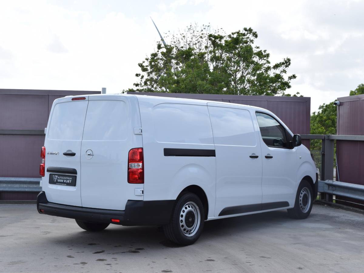 Opel Vivaro-e Opel Vivaro Electric L3 75 kWh | tot 8 jaar garantie | laadruimtebetimmering | Dodehoek detectie | navi incl. Apple Carplay | camera | parkeersensoren voor & achter | Comfort scheidingswand | rijklaarprijs |