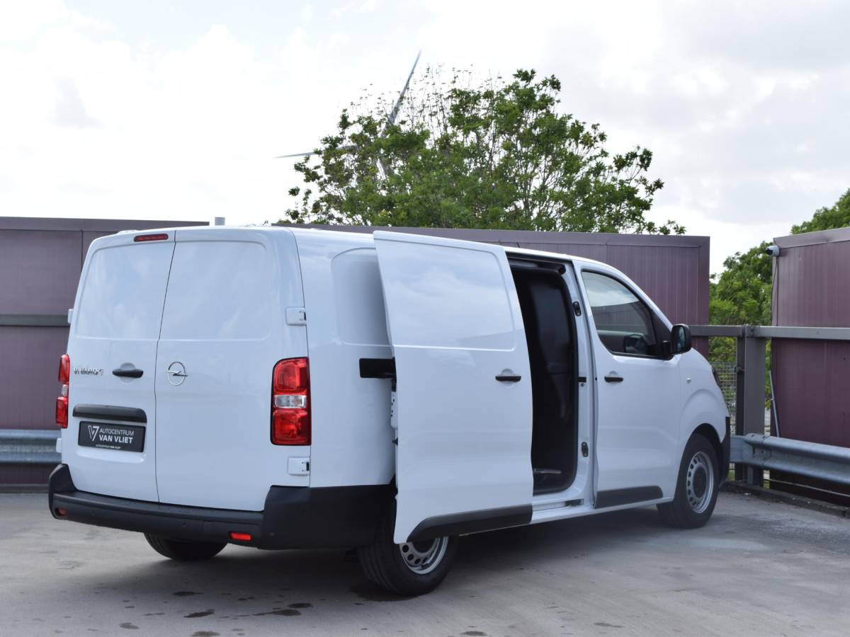 Opel Vivaro-e Opel Vivaro Electric L3 75 kWh | tot 8 jaar garantie | laadruimtebetimmering | Dodehoek detectie | navi incl. Apple Carplay | camera | parkeersensoren voor & achter | Comfort scheidingswand | rijklaarprijs |