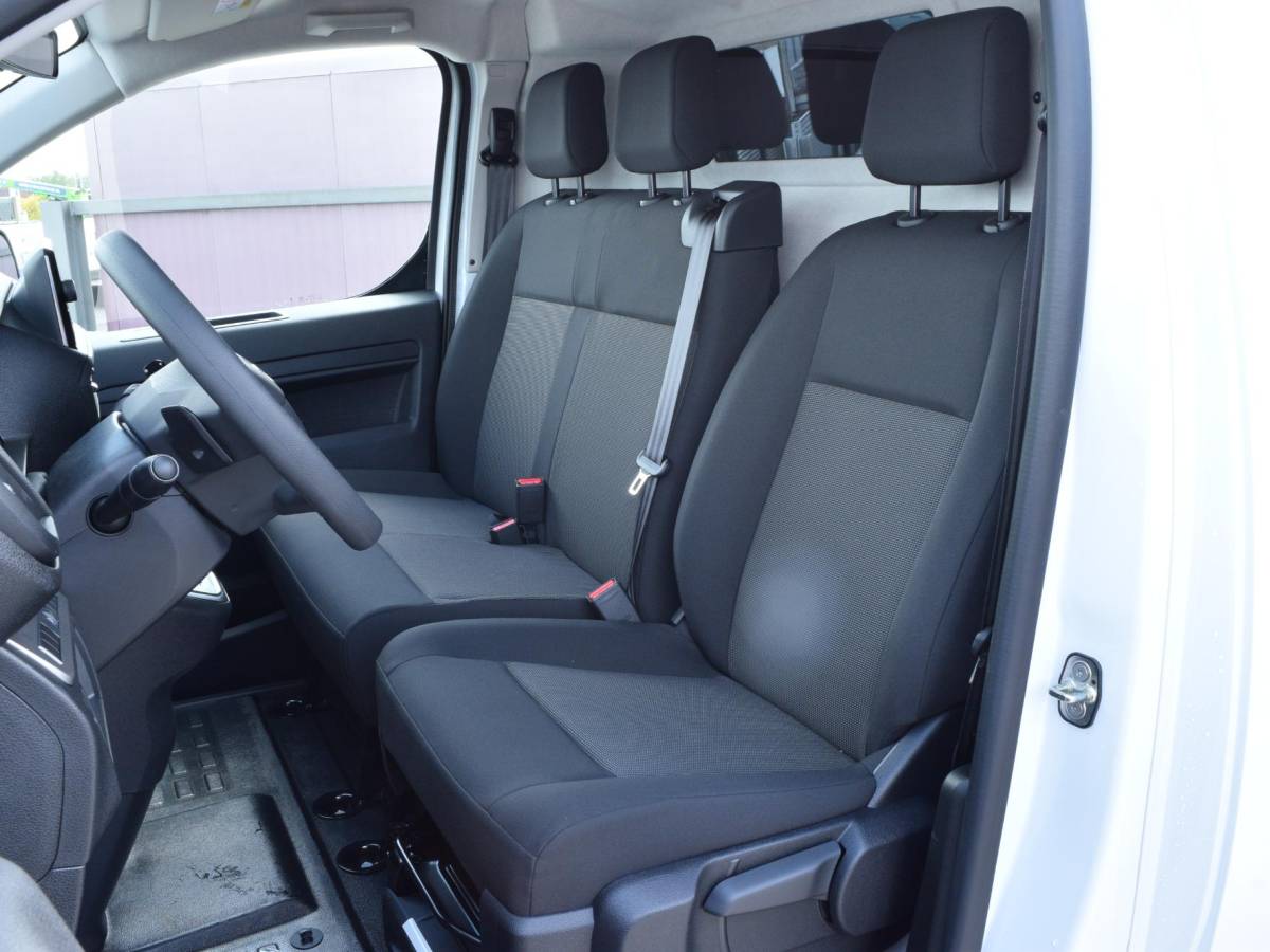 Opel Vivaro-e Opel Vivaro Electric L3 75 kWh | tot 8 jaar garantie | laadruimtebetimmering | Dodehoek detectie | navi incl. Apple Carplay | camera | parkeersensoren voor & achter | Comfort scheidingswand | rijklaarprijs |