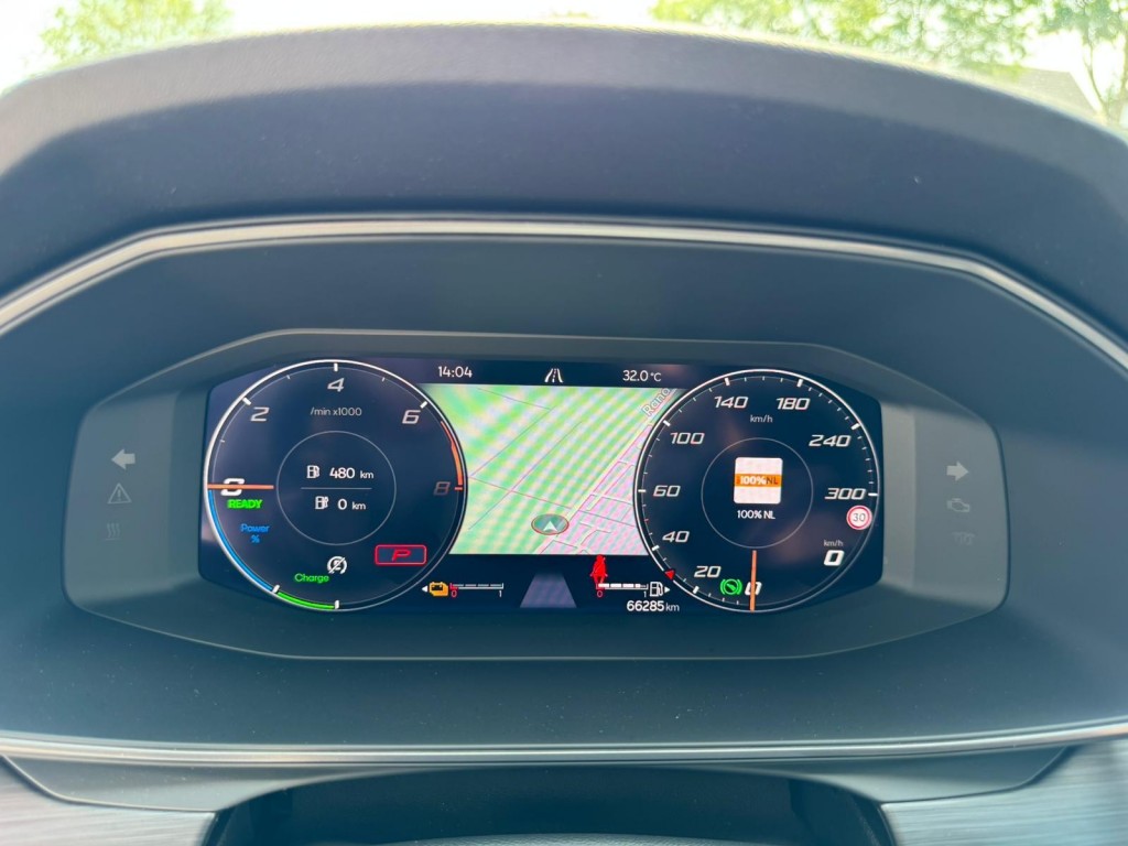 CUPRA Formentor Cupra Formentor 1.4 E-Hybrid VZ PERF. VZ stuur Panoramadak Trekhaak El.klep SOH 99% Camera Blis 245PK