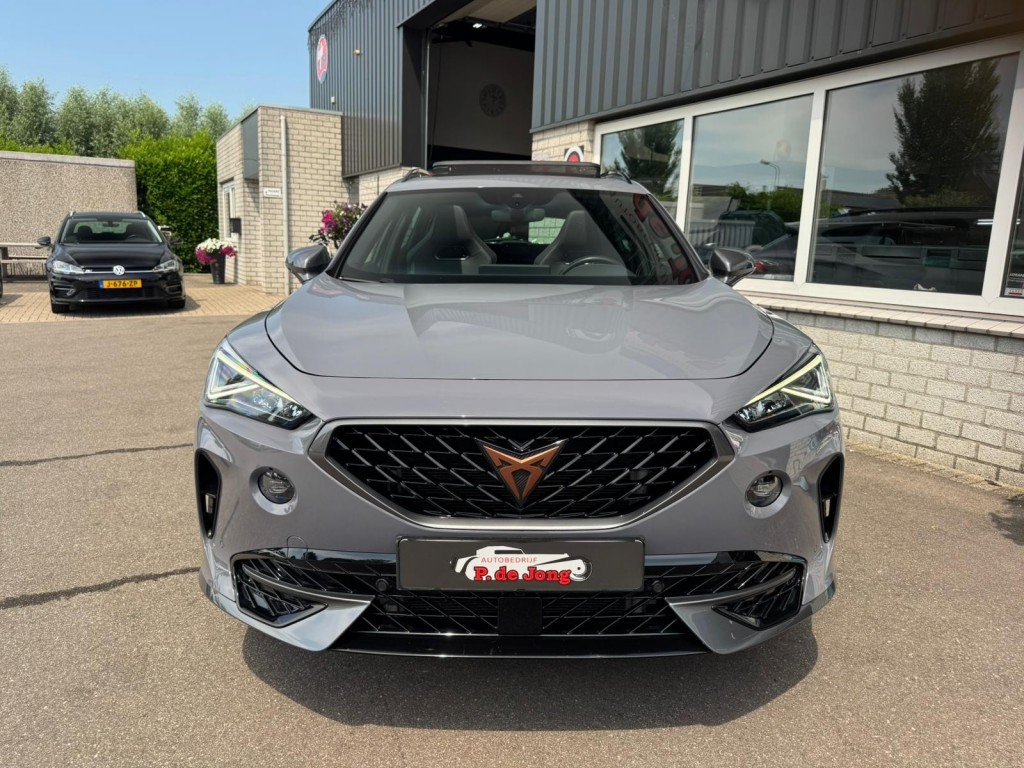 CUPRA Formentor Cupra Formentor 1.4 E-Hybrid VZ PERF. VZ stuur Panoramadak Trekhaak El.klep SOH 99% Camera Blis 245PK