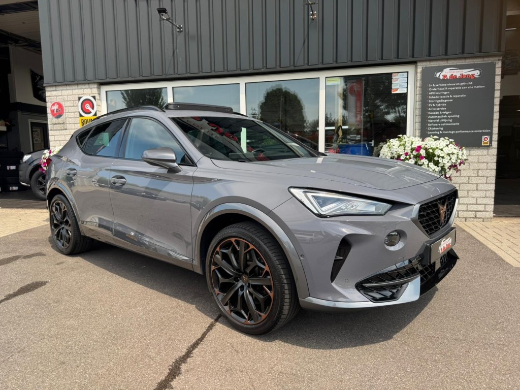 CUPRA Formentor Cupra Formentor 1.4 E-Hybrid VZ PERF. VZ stuur Panoramadak Trekhaak El.klep SOH 99% Camera Blis 245PK
