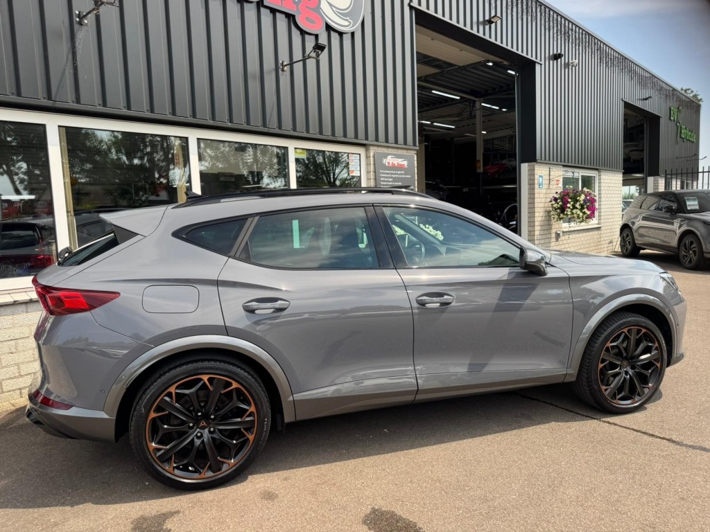 CUPRA Formentor Cupra Formentor 1.4 E-Hybrid VZ PERF. VZ stuur Panoramadak Trekhaak El.klep SOH 99% Camera Blis 245PK