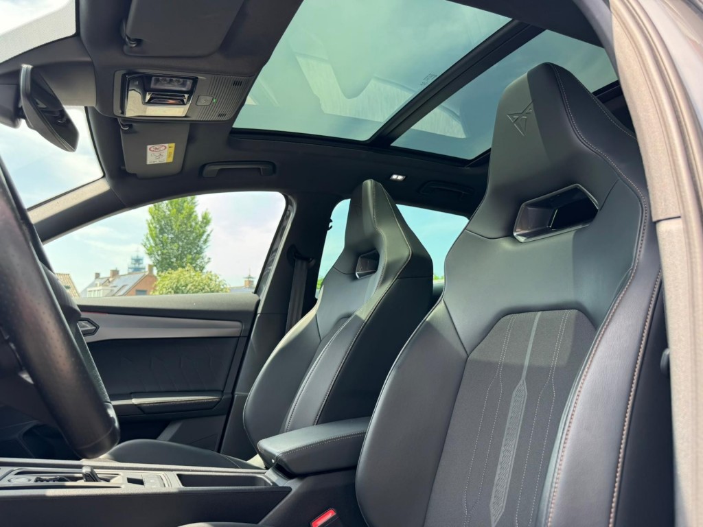 CUPRA Formentor Cupra Formentor 1.4 E-Hybrid VZ PERF. VZ stuur Panoramadak Trekhaak El.klep SOH 99% Camera Blis 245PK
