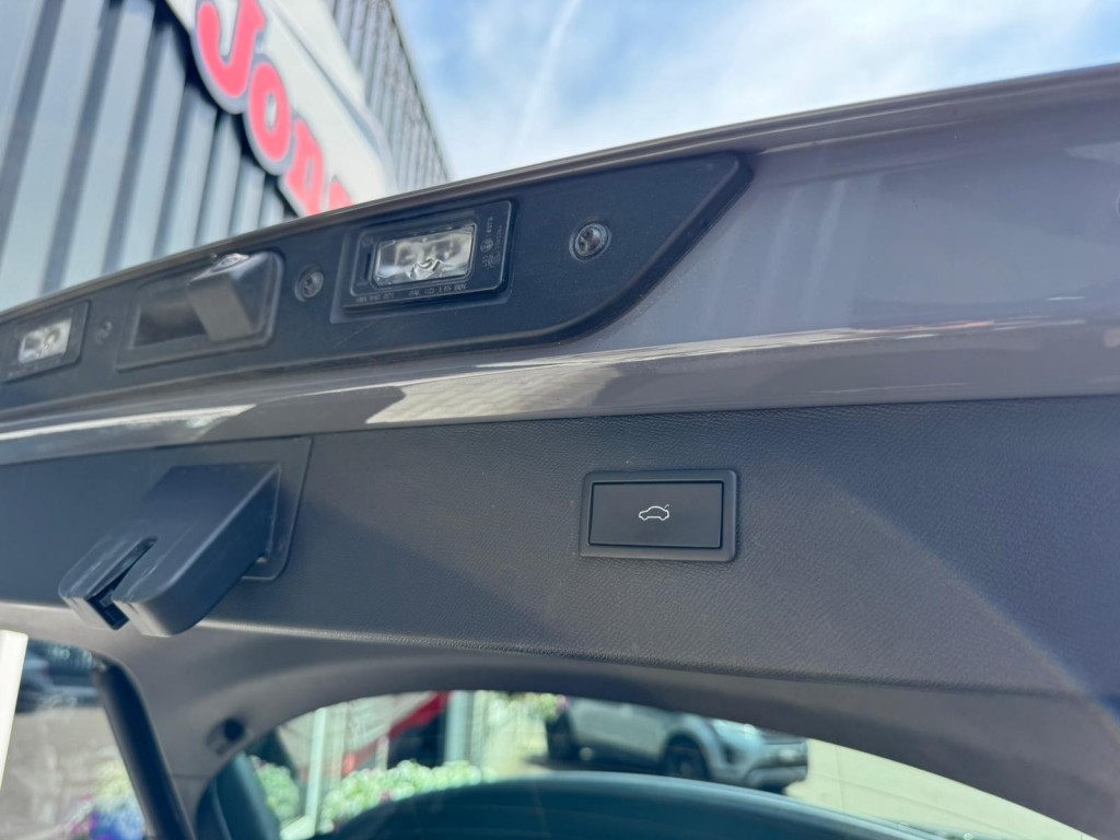 CUPRA Formentor Cupra Formentor 1.4 E-Hybrid VZ PERF. VZ stuur Panoramadak Trekhaak El.klep SOH 99% Camera Blis 245PK