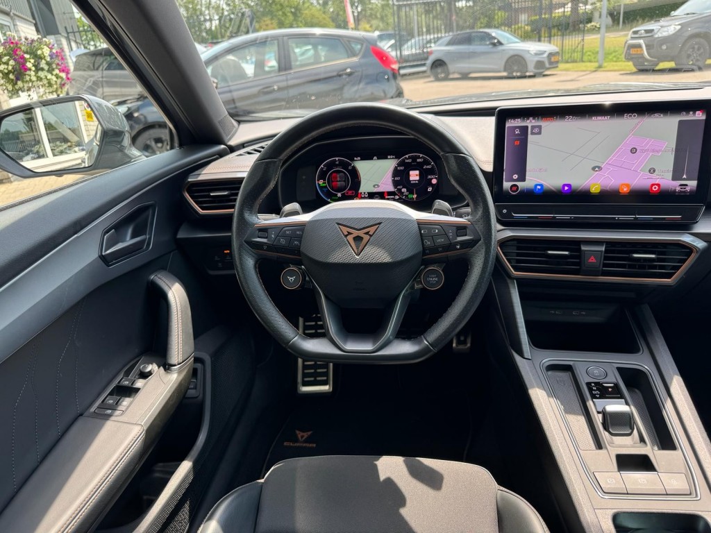 CUPRA Formentor Cupra Formentor 1.4 E-Hybrid VZ PERF. VZ stuur Panoramadak Trekhaak El.klep SOH 99% Camera Blis 245PK