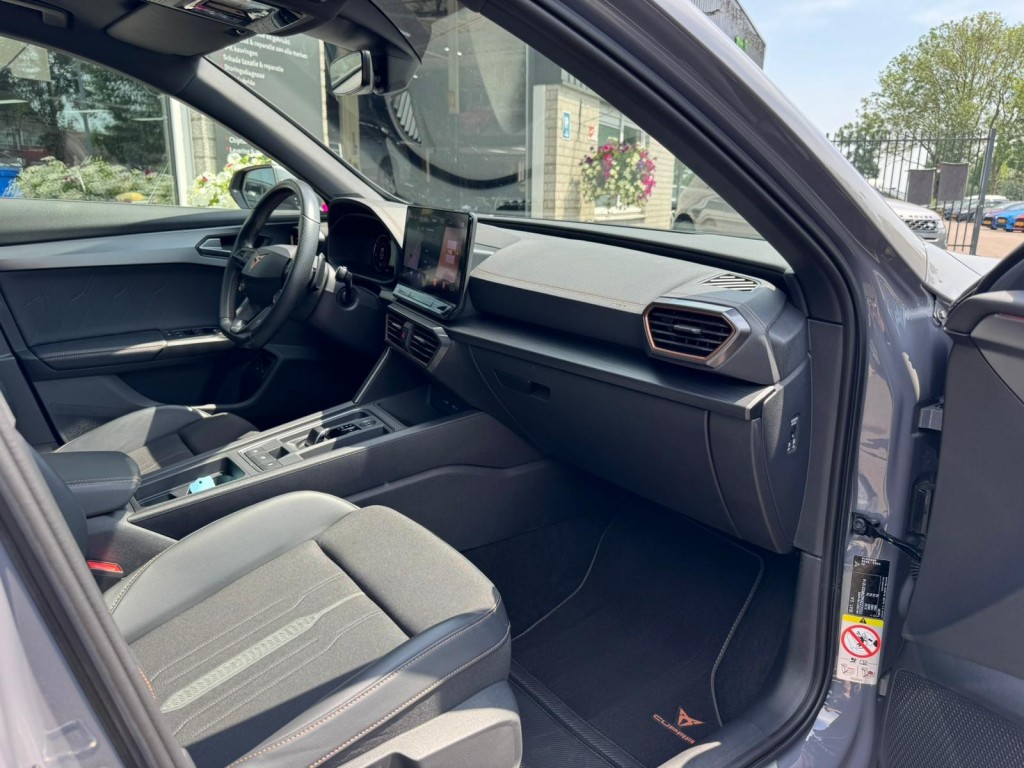 CUPRA Formentor Cupra Formentor 1.4 E-Hybrid VZ PERF. VZ stuur Panoramadak Trekhaak El.klep SOH 99% Camera Blis 245PK