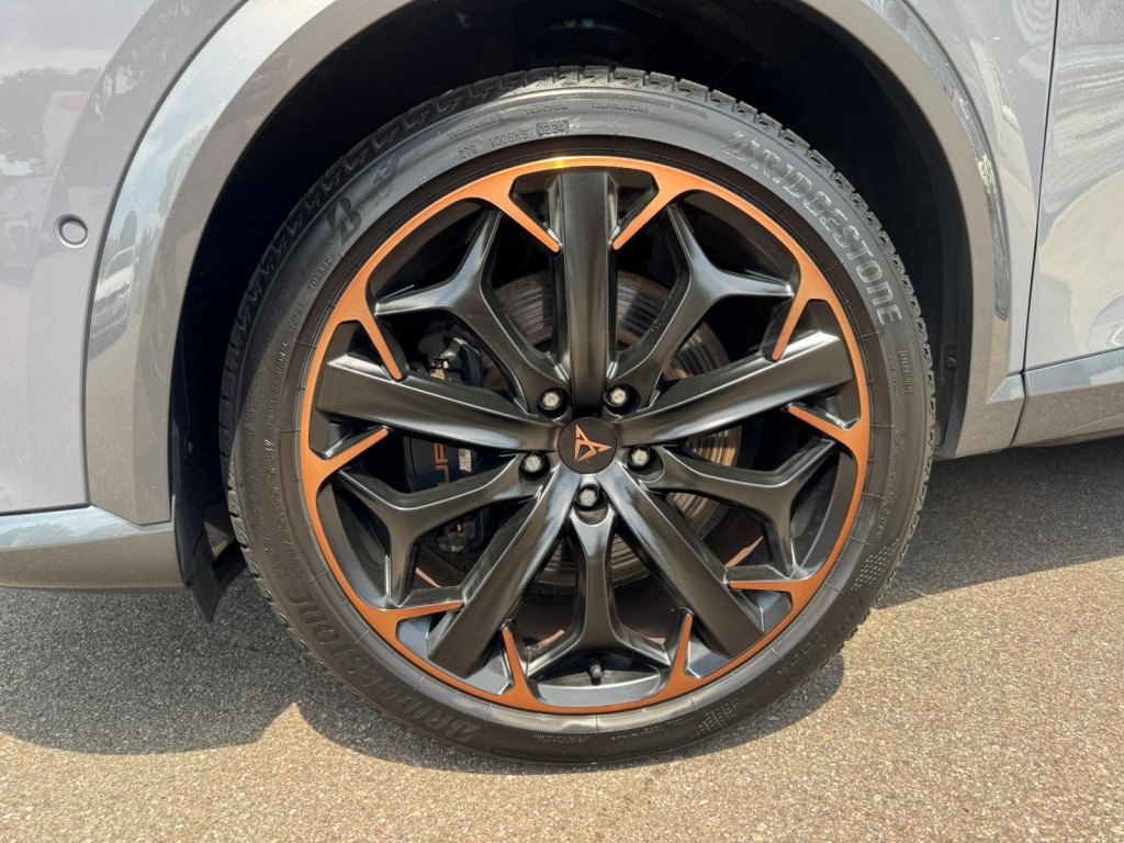 CUPRA Formentor Cupra Formentor 1.4 E-Hybrid VZ PERF. VZ stuur Panoramadak Trekhaak El.klep SOH 99% Camera Blis 245PK