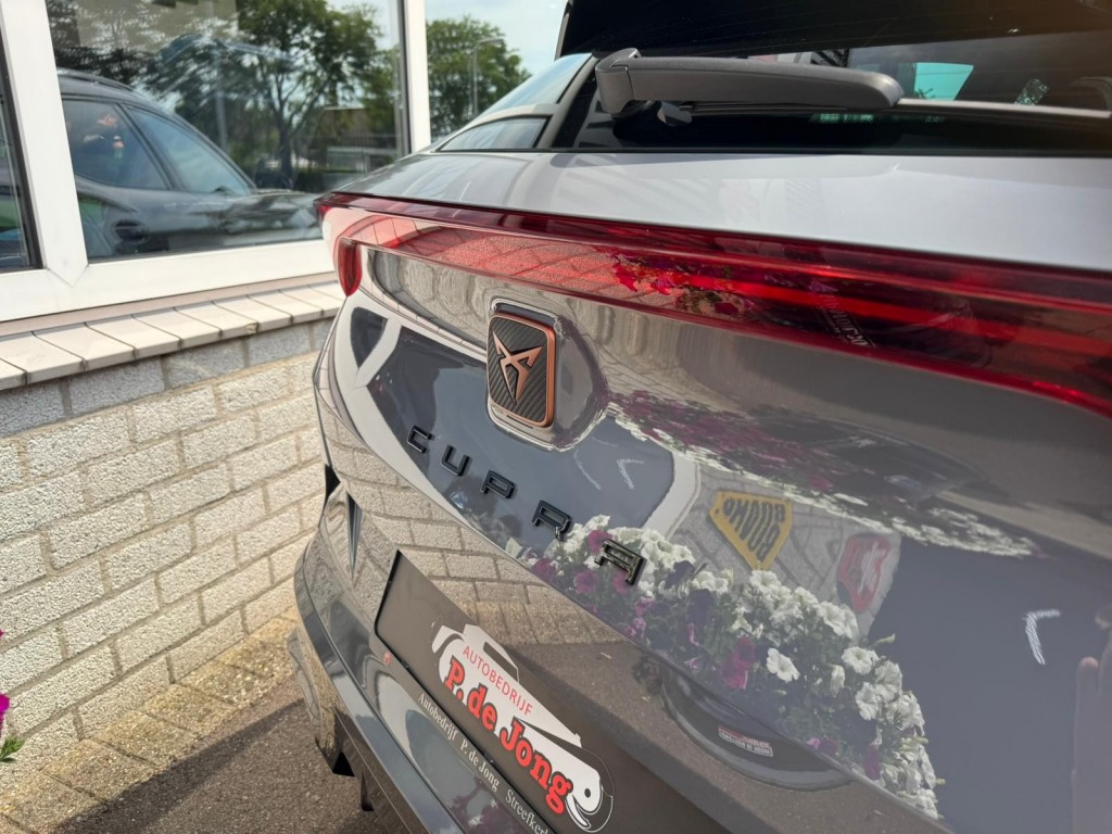 CUPRA Formentor Cupra Formentor 1.4 E-Hybrid VZ PERF. VZ stuur Panoramadak Trekhaak El.klep SOH 99% Camera Blis 245PK