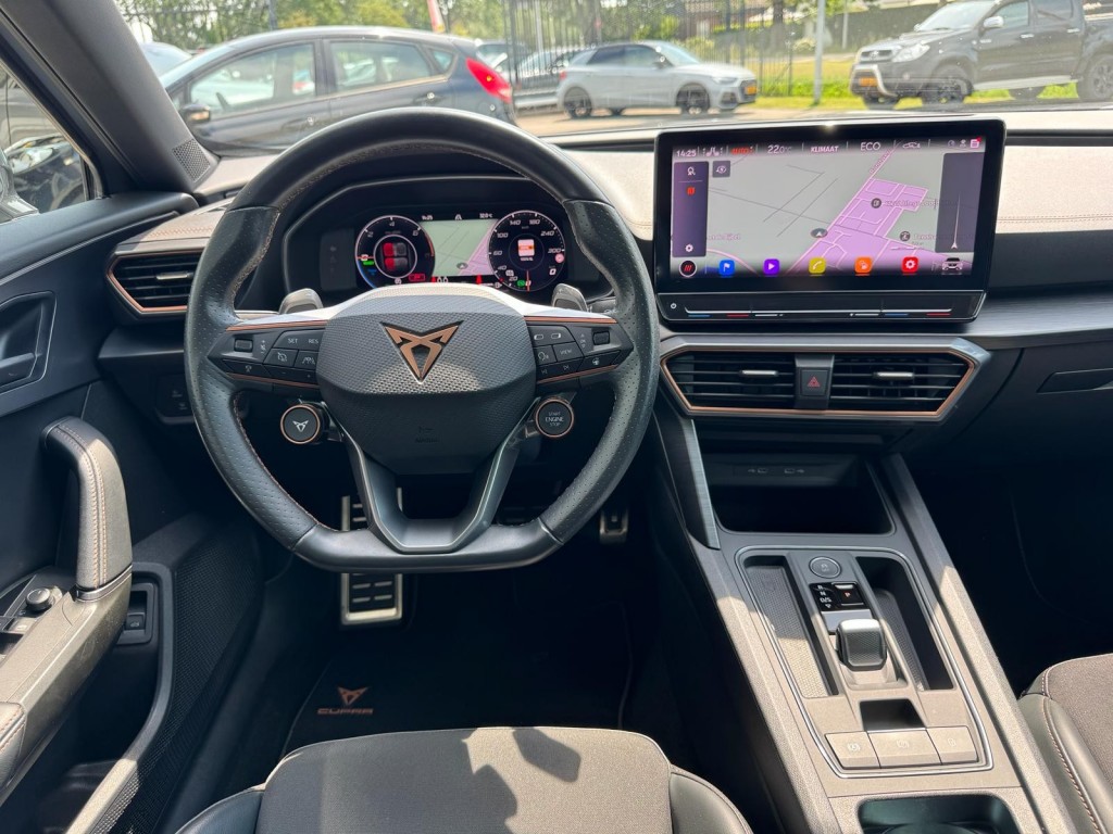 CUPRA Formentor Cupra Formentor 1.4 E-Hybrid VZ PERF. VZ stuur Panoramadak Trekhaak El.klep SOH 99% Camera Blis 245PK