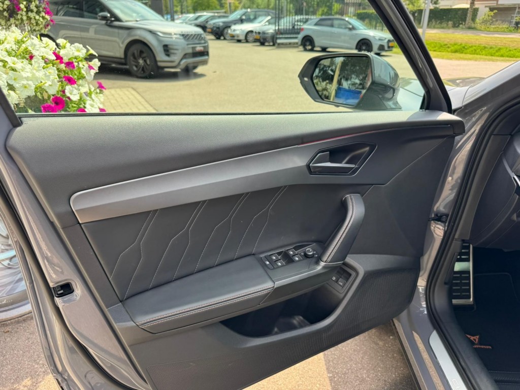 CUPRA Formentor Cupra Formentor 1.4 E-Hybrid VZ PERF. VZ stuur Panoramadak Trekhaak El.klep SOH 99% Camera Blis 245PK