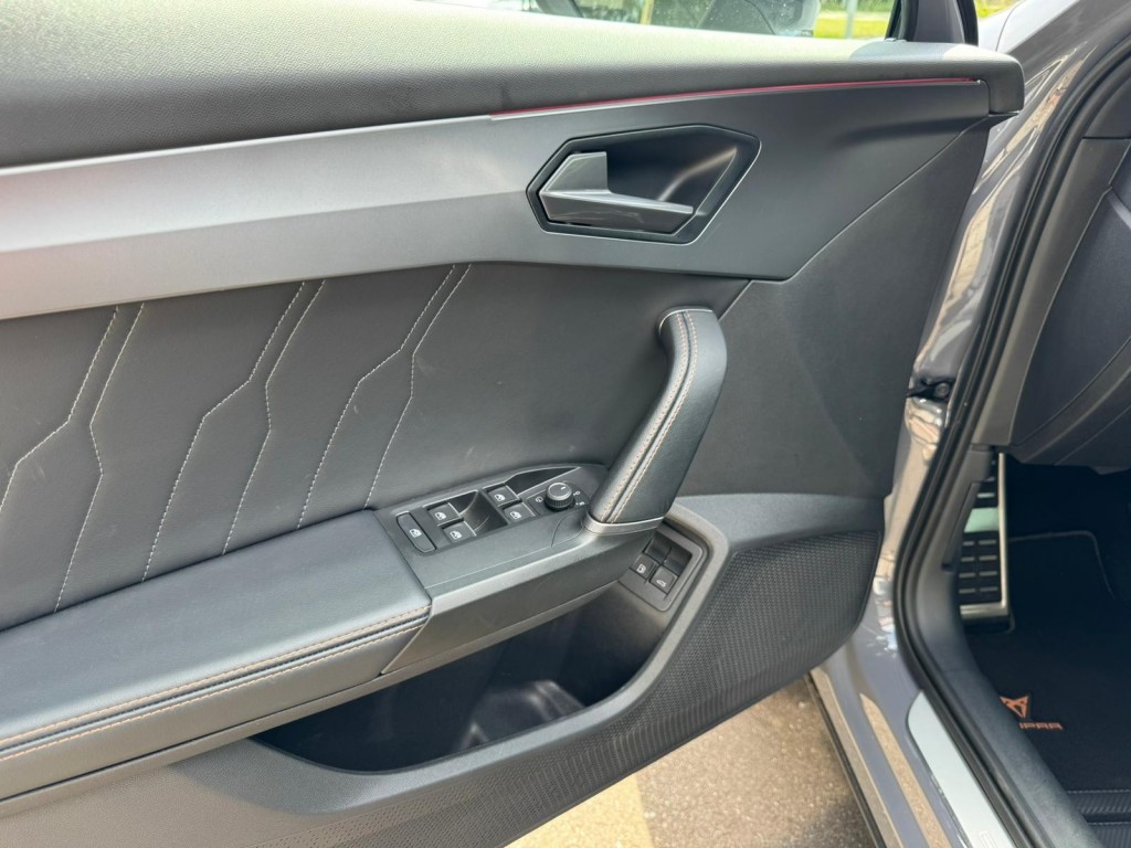 CUPRA Formentor Cupra Formentor 1.4 E-Hybrid VZ PERF. VZ stuur Panoramadak Trekhaak El.klep SOH 99% Camera Blis 245PK