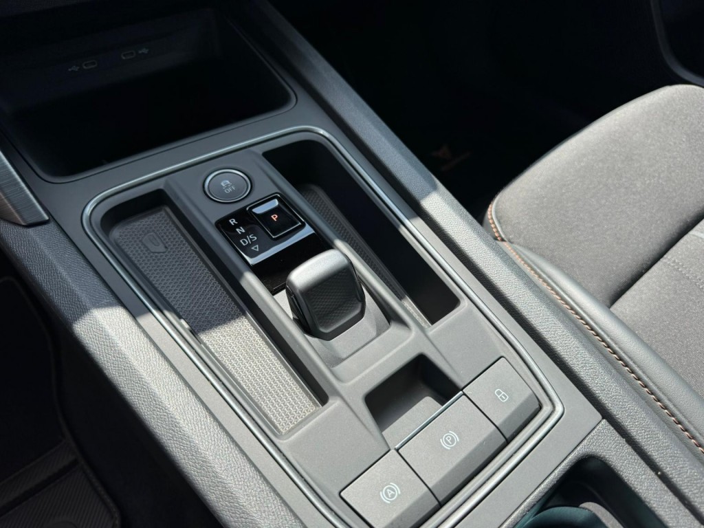 CUPRA Formentor Cupra Formentor 1.4 E-Hybrid VZ PERF. VZ stuur Panoramadak Trekhaak El.klep SOH 99% Camera Blis 245PK