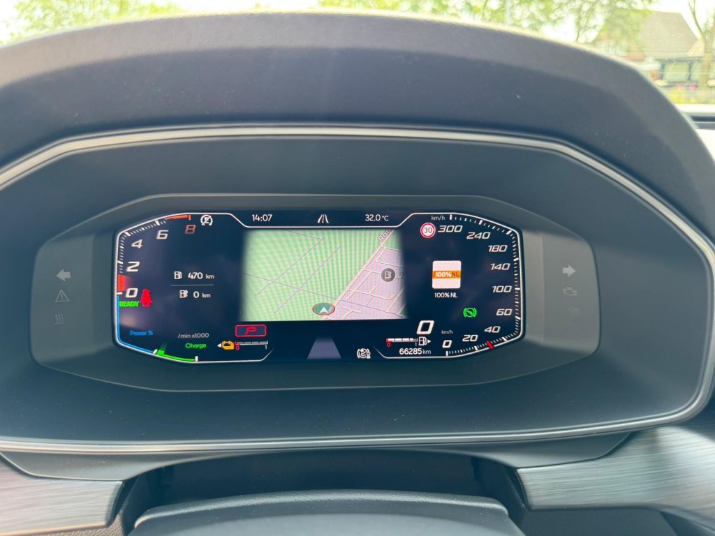 CUPRA Formentor Cupra Formentor 1.4 E-Hybrid VZ PERF. VZ stuur Panoramadak Trekhaak El.klep SOH 99% Camera Blis 245PK