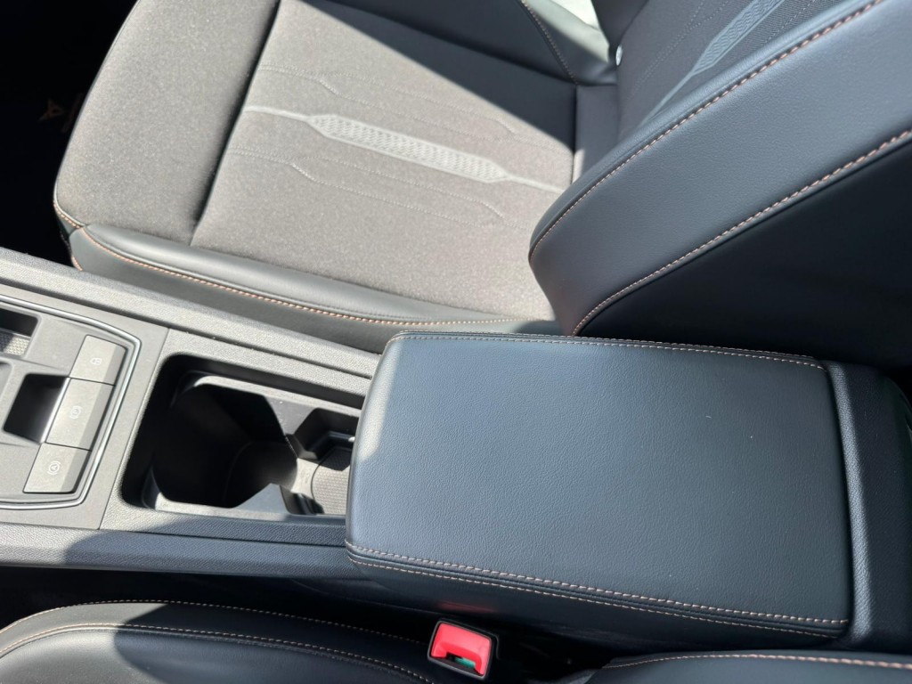 CUPRA Formentor Cupra Formentor 1.4 E-Hybrid VZ PERF. VZ stuur Panoramadak Trekhaak El.klep SOH 99% Camera Blis 245PK