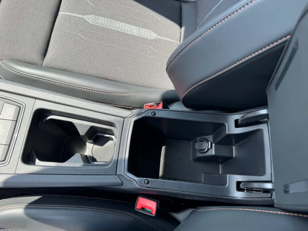 CUPRA Formentor Cupra Formentor 1.4 E-Hybrid VZ PERF. VZ stuur Panoramadak Trekhaak El.klep SOH 99% Camera Blis 245PK