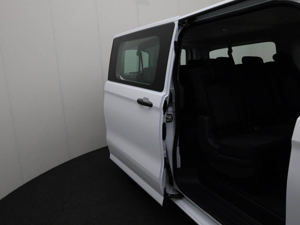 Volkswagen e-Transporter Volkswagen Bedrijfswagens e-Transporter Kombi Life 64kWh 218pk L2 9 persoons 716161