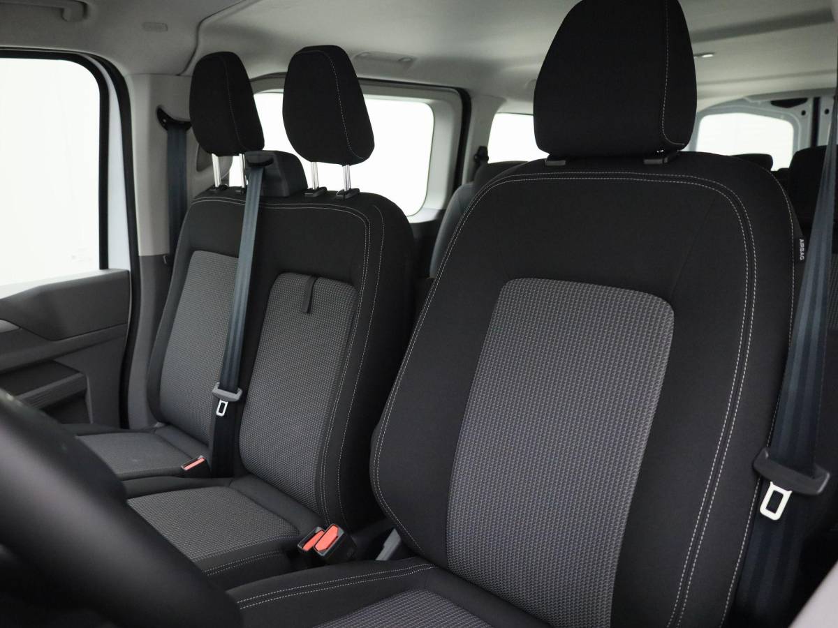 Volkswagen e-Transporter Volkswagen Bedrijfswagens e-Transporter Kombi Life 64kWh 218pk L2 9 Persoons 716162