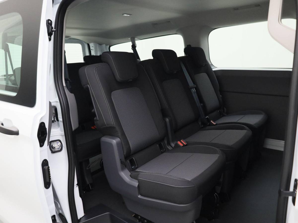 Volkswagen e-Transporter Volkswagen Bedrijfswagens e-Transporter Kombi Life 64kWh 218pk L2 9 Persoons 716162
