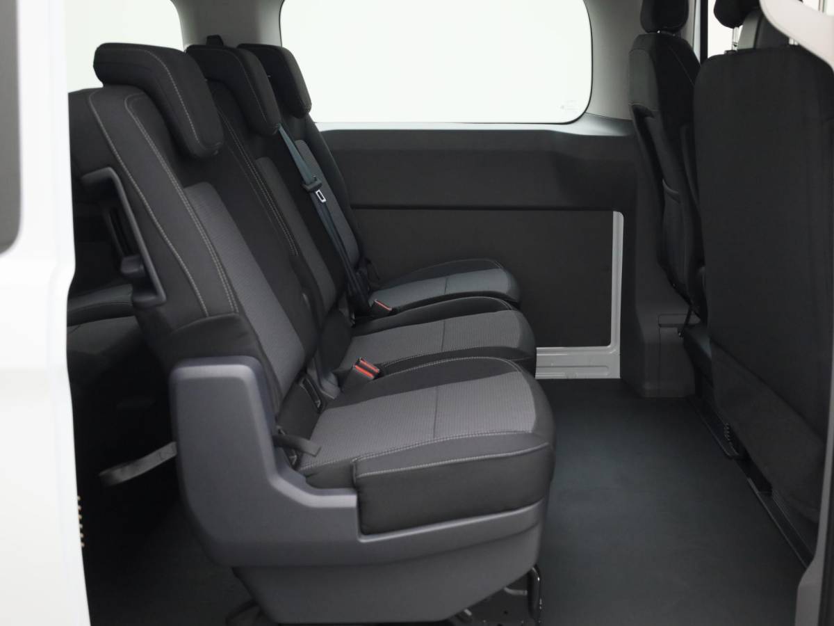 Volkswagen e-Transporter Volkswagen Bedrijfswagens e-Transporter Kombi Life 64kWh 218pk L2 9 Persoons 716162