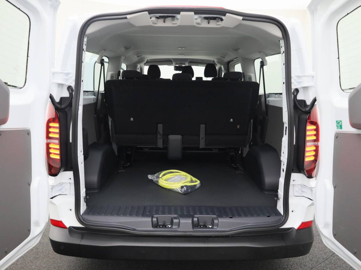 Volkswagen e-Transporter Volkswagen Bedrijfswagens e-Transporter Kombi Life 64kWh 218pk L2 9 Persoons 716162