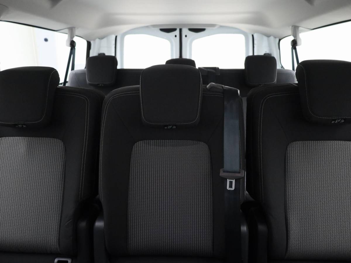 Volkswagen e-Transporter Volkswagen Bedrijfswagens e-Transporter Kombi Life 64kWh 218pk L2 9 Persoons 716162
