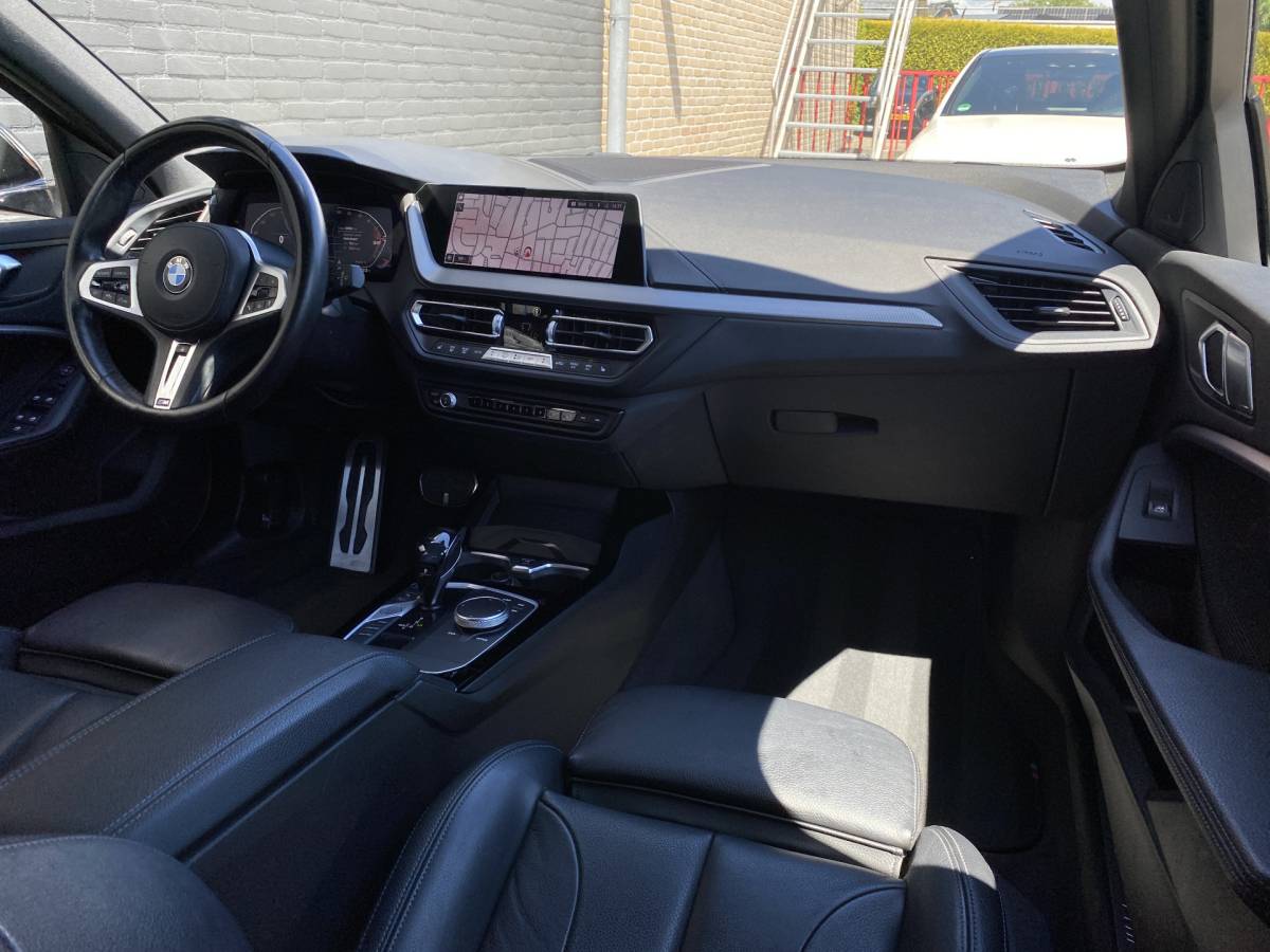 BMW 1 Serie BMW 1-serie 118i M-Sport 136 pk AUT. | 1e eigenaar | dealer onderh. | navigatie | leder sportstoelen | stoel-stuurverwarming