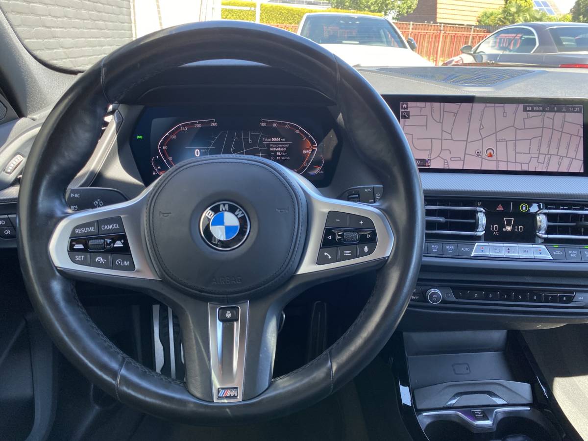 BMW 1 Serie BMW 1-serie 118i M-Sport 136 pk AUT. | 1e eigenaar | dealer onderh. | navigatie | leder sportstoelen | stoel-stuurverwarming