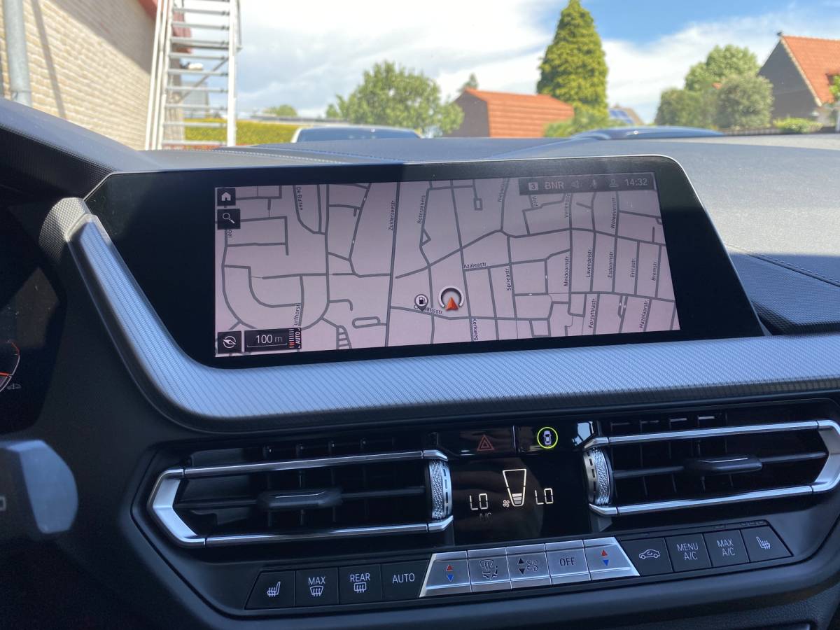 BMW 1 Serie BMW 1-serie 118i M-Sport 136 pk AUT. | 1e eigenaar | dealer onderh. | navigatie | leder sportstoelen | stoel-stuurverwarming