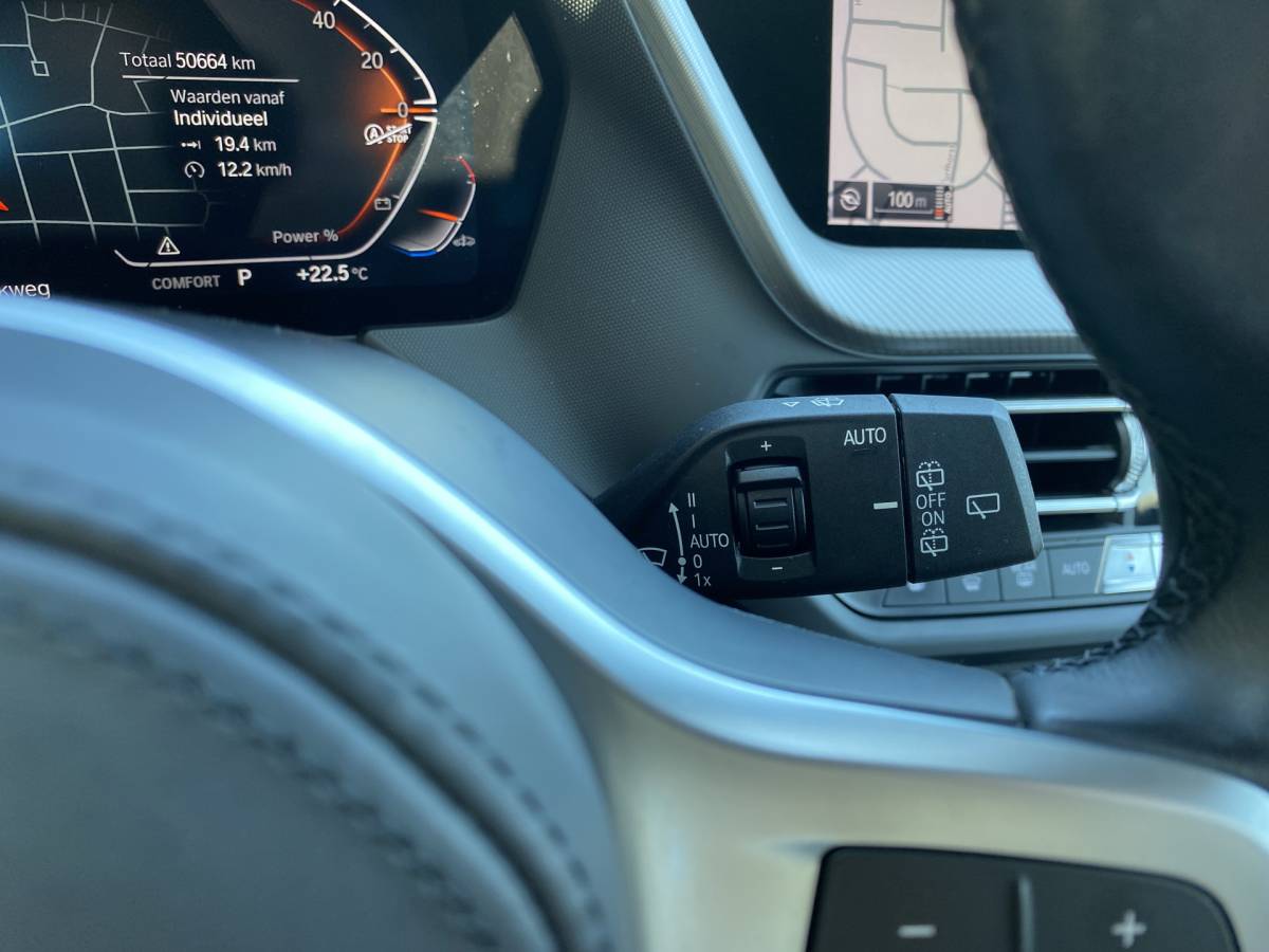 BMW 1 Serie BMW 1-serie 118i M-Sport 136 pk AUT. | 1e eigenaar | dealer onderh. | navigatie | leder sportstoelen | stoel-stuurverwarming