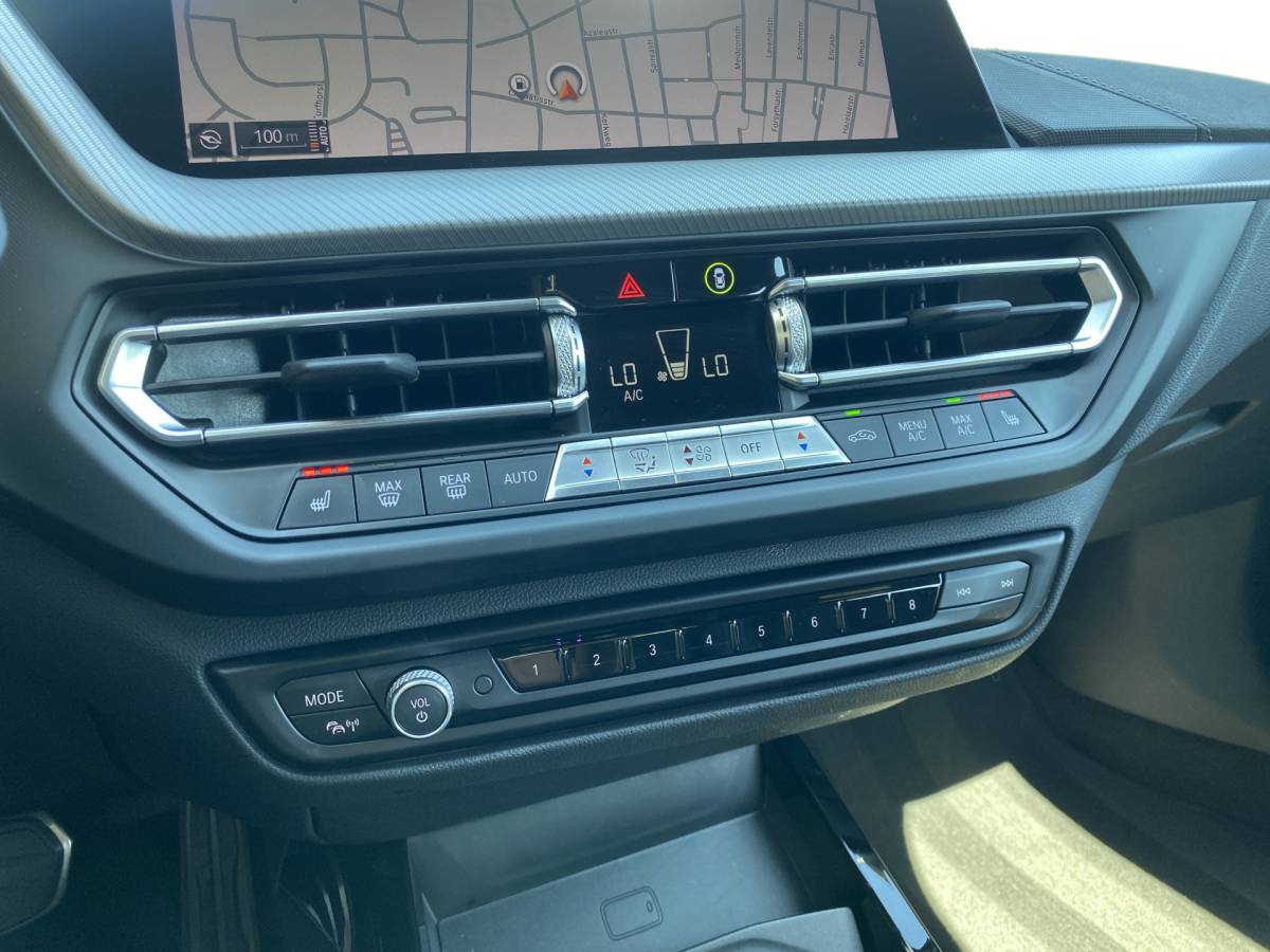 BMW 1 Serie BMW 1-serie 118i M-Sport 136 pk AUT. | 1e eigenaar | dealer onderh. | navigatie | leder sportstoelen | stoel-stuurverwarming