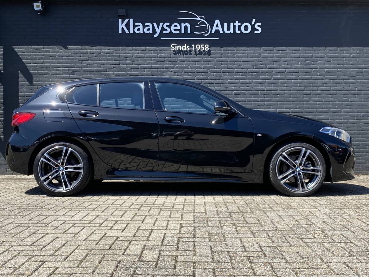 BMW 1 Serie BMW 1-serie 118i M-Sport 136 pk AUT. | 1e eigenaar | dealer onderh. | navigatie | leder sportstoelen | stoel-stuurverwarming