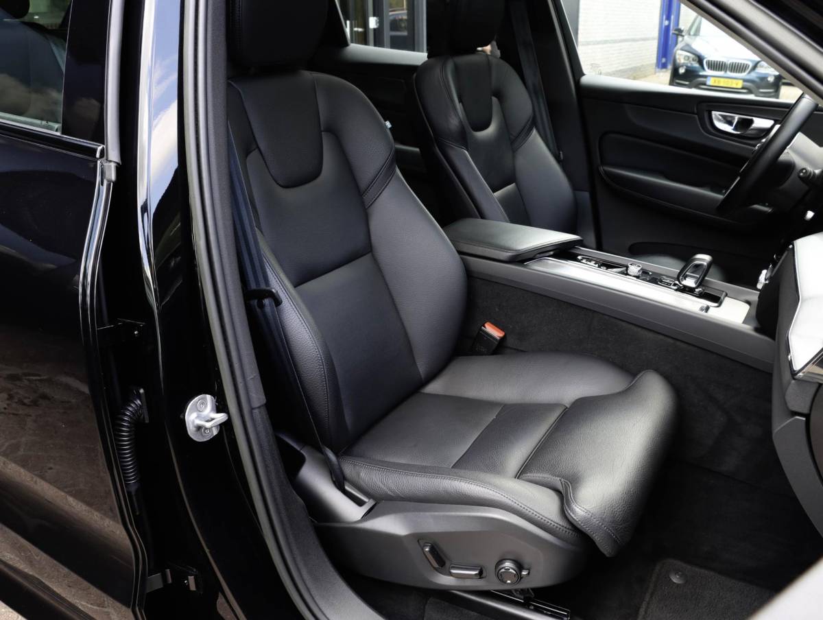 Volvo XC60 Volvo XC60 T6 AWD Plus Dark Long Range Pano Leder SoH 94% Memory Keyless Google Navigatie