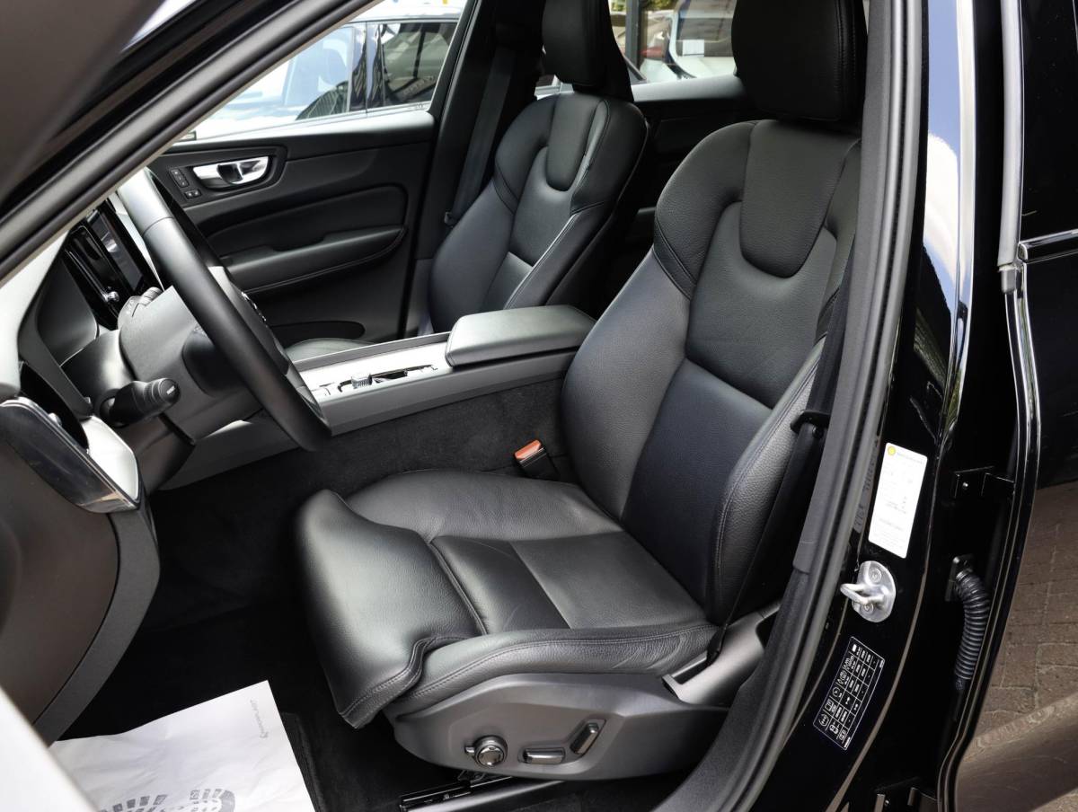 Volvo XC60 Volvo XC60 T6 AWD Plus Dark Long Range Pano Leder SoH 94% Memory Keyless Google Navigatie