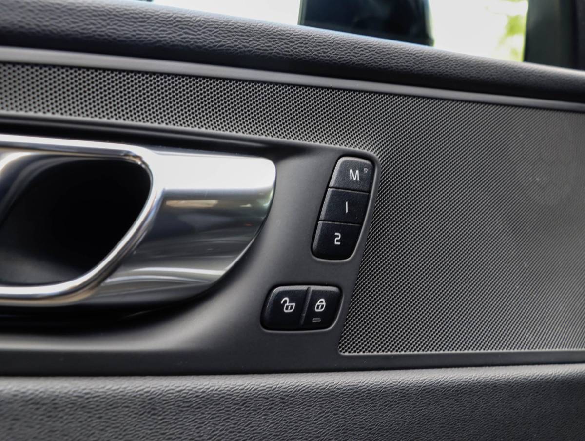 Volvo XC60 Volvo XC60 T6 AWD Plus Dark Long Range Pano Leder SoH 94% Memory Keyless Google Navigatie