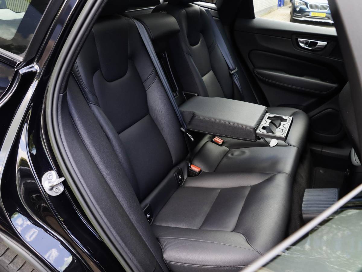 Volvo XC60 Volvo XC60 T6 AWD Plus Dark Long Range Pano Leder SoH 94% Memory Keyless Google Navigatie