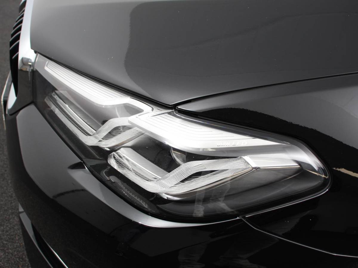 BMW 5 Serie BMW 5-serie Touring 530e Business PHEV AUTOMAAT Adaptieve cruise control LED Leder Navigatie Stoelverwarming Achteruitrijcamera Sfeerverlichting Lane assist Climate control Apple Carplay/ Android Auto