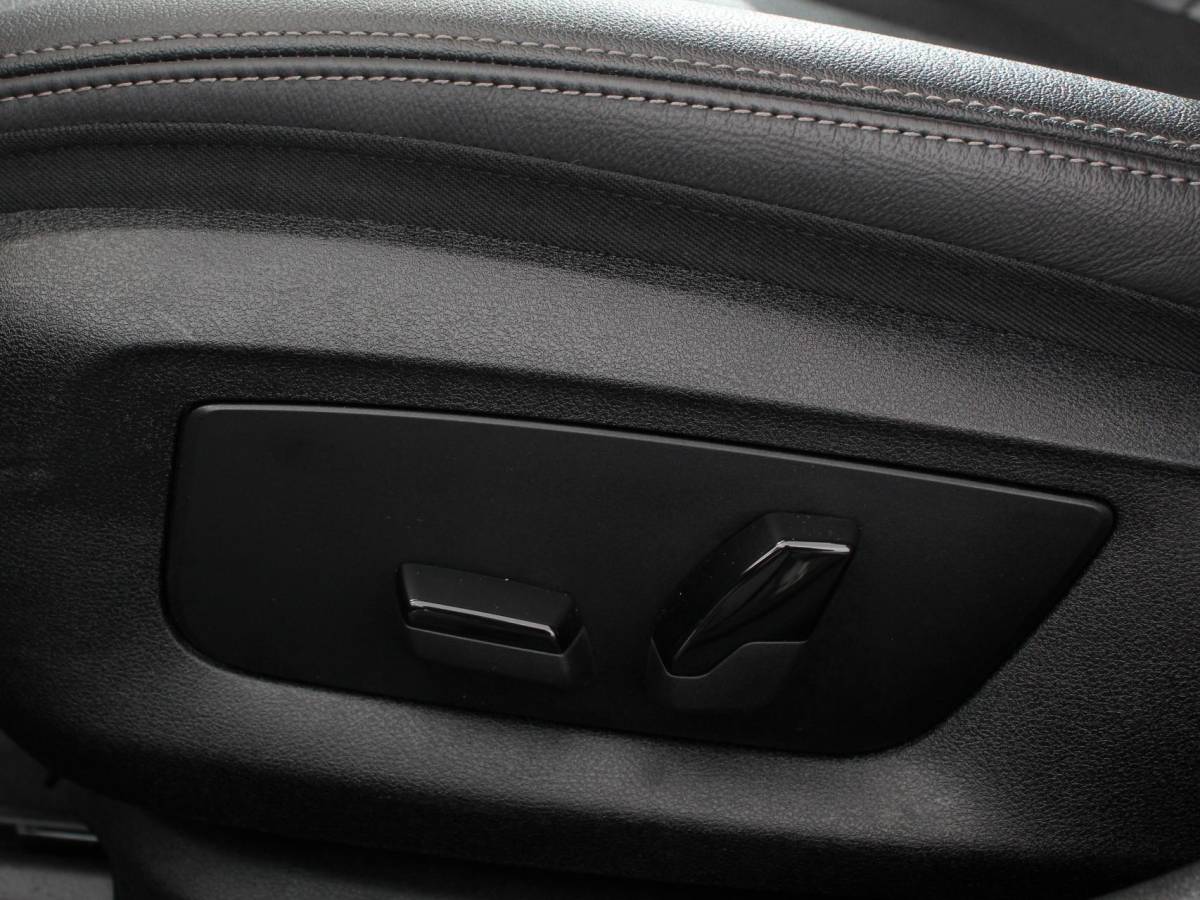 BMW 5 Serie BMW 5-serie Touring 530e Business PHEV AUTOMAAT Adaptieve cruise control LED Leder Navigatie Stoelverwarming Achteruitrijcamera Sfeerverlichting Lane assist Climate control Apple Carplay/ Android Auto