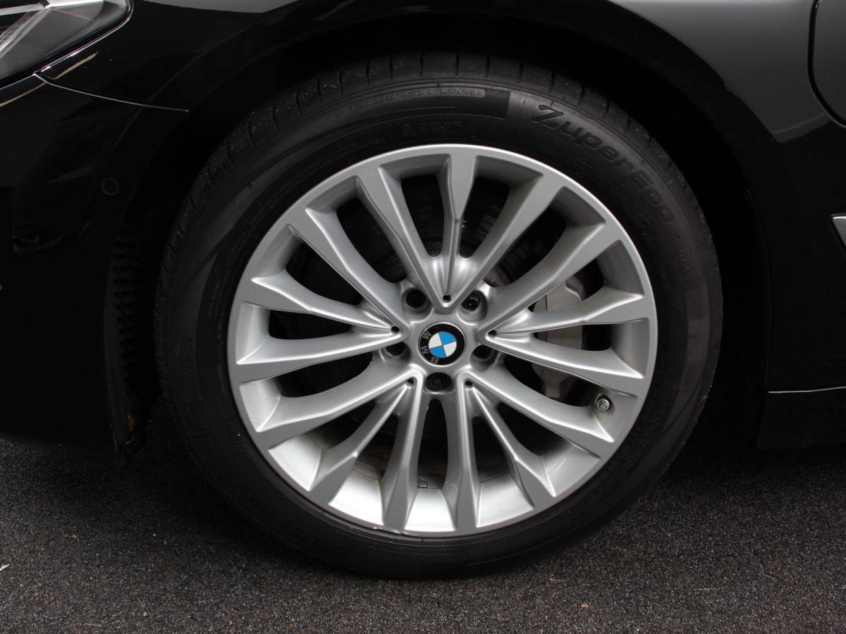 BMW 5 Serie BMW 5-serie Touring 530e Business PHEV AUTOMAAT Adaptieve cruise control LED Leder Navigatie Stoelverwarming Achteruitrijcamera Sfeerverlichting Lane assist Climate control Apple Carplay/ Android Auto