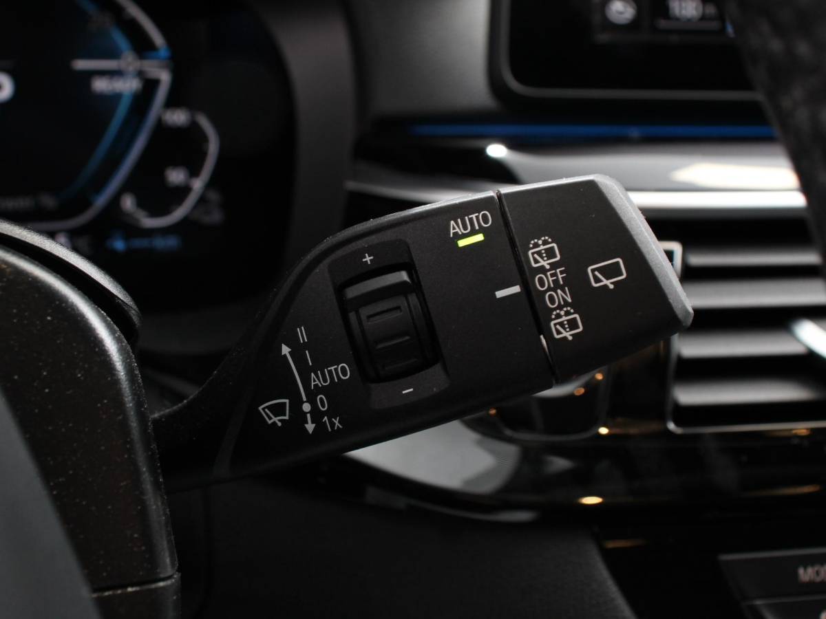 BMW 5 Serie BMW 5-serie Touring 530e Business PHEV AUTOMAAT Adaptieve cruise control LED Leder Navigatie Stoelverwarming Achteruitrijcamera Sfeerverlichting Lane assist Climate control Apple Carplay/ Android Auto