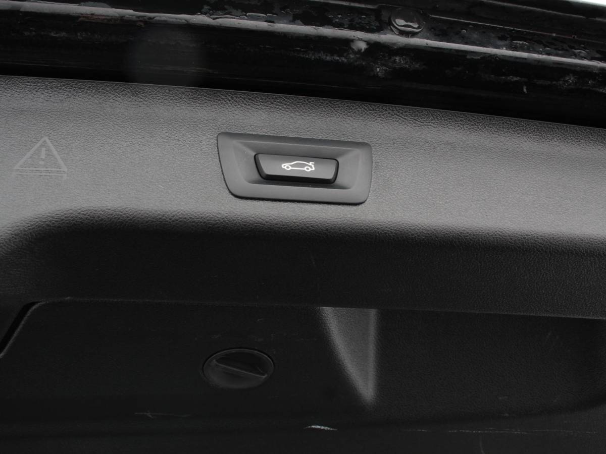 BMW 5 Serie BMW 5-serie Touring 530e Business PHEV AUTOMAAT Adaptieve cruise control LED Leder Navigatie Stoelverwarming Achteruitrijcamera Sfeerverlichting Lane assist Climate control Apple Carplay/ Android Auto