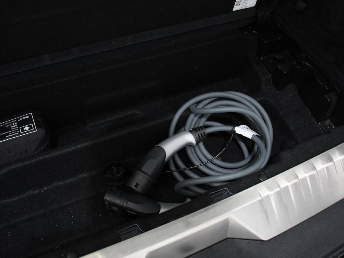 BMW 5 Serie BMW 5-serie Touring 530e Business PHEV AUTOMAAT Adaptieve cruise control LED Leder Navigatie Stoelverwarming Achteruitrijcamera Sfeerverlichting Lane assist Climate control Apple Carplay/ Android Auto