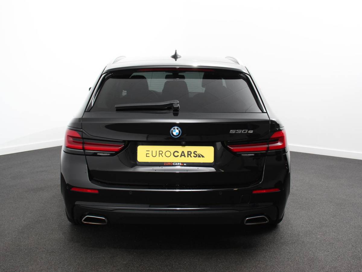 BMW 5 Serie BMW 5-serie Touring 530e Business PHEV AUTOMAAT Adaptieve cruise control LED Leder Navigatie Stoelverwarming Achteruitrijcamera Sfeerverlichting Lane assist Climate control Apple Carplay/ Android Auto