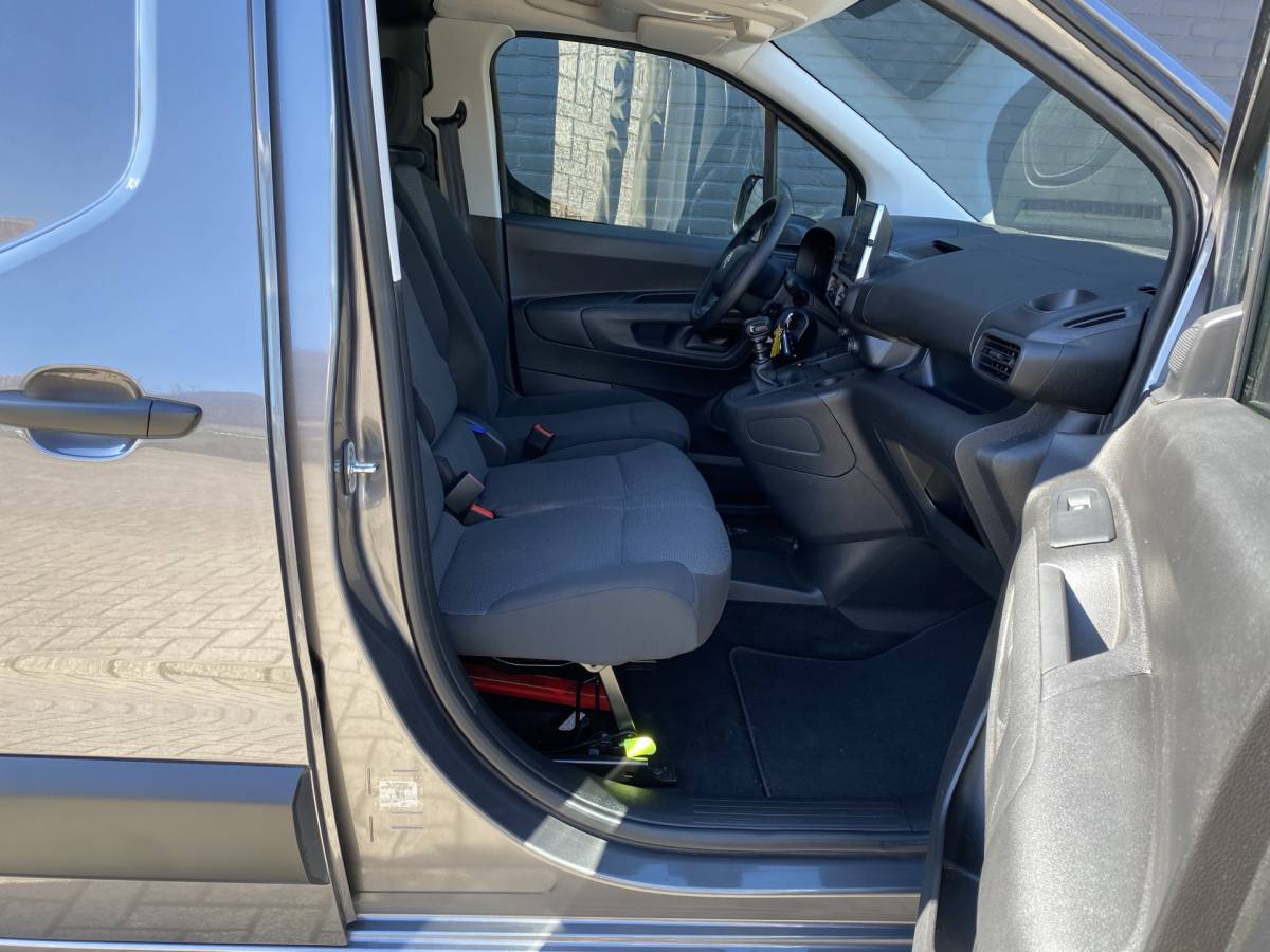 Citroën Berlingo Citroën Berlingo 1.5 BlueHDi 100 S&S L1 | apple carplay | trekhaak | schuifdeur | airco | houten laadvloer | 3 persoons | excl. BTW