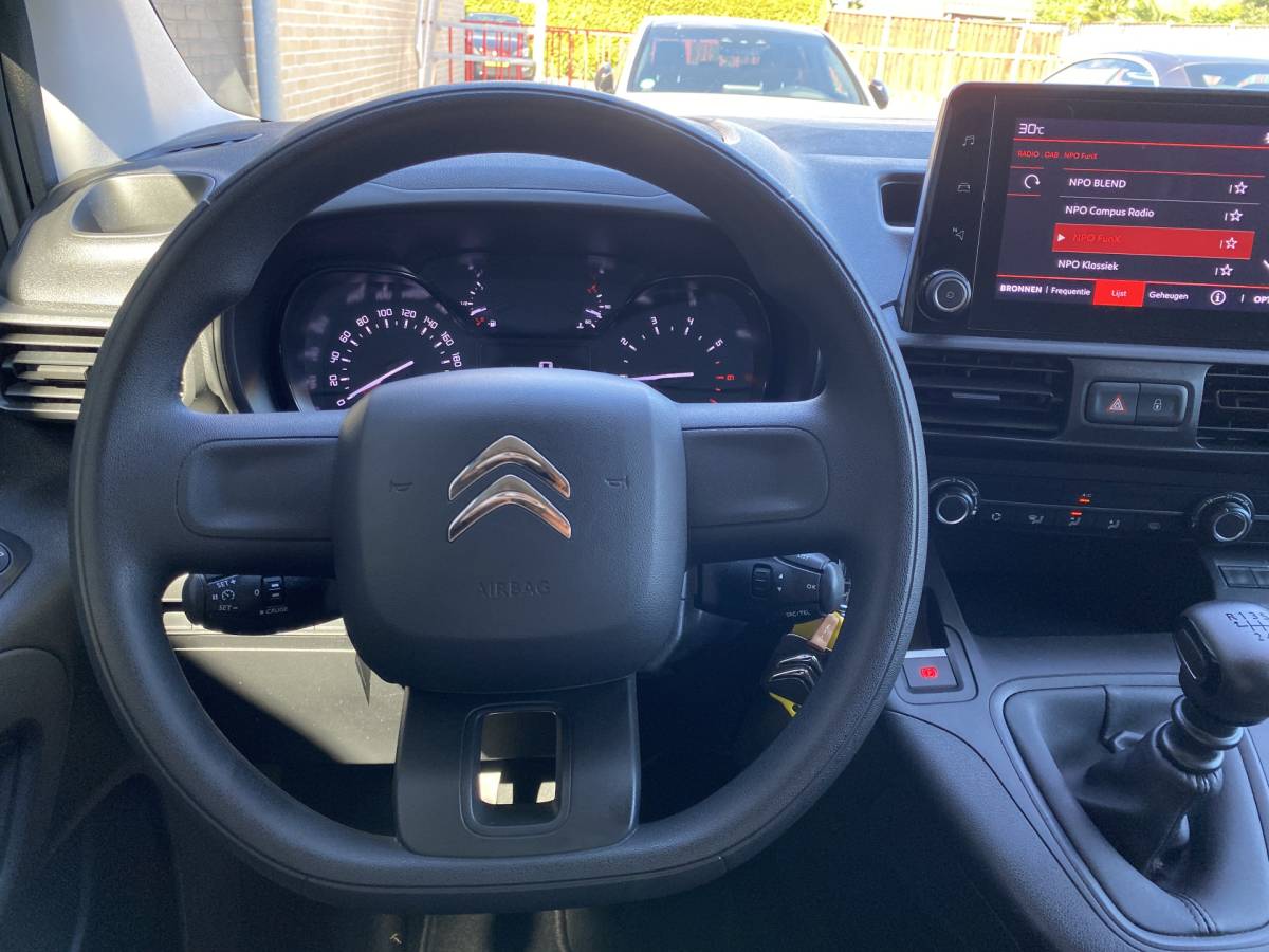 Citroën Berlingo Citroën Berlingo 1.5 BlueHDi 100 S&S L1 | apple carplay | trekhaak | schuifdeur | airco | houten laadvloer | 3 persoons | excl. BTW
