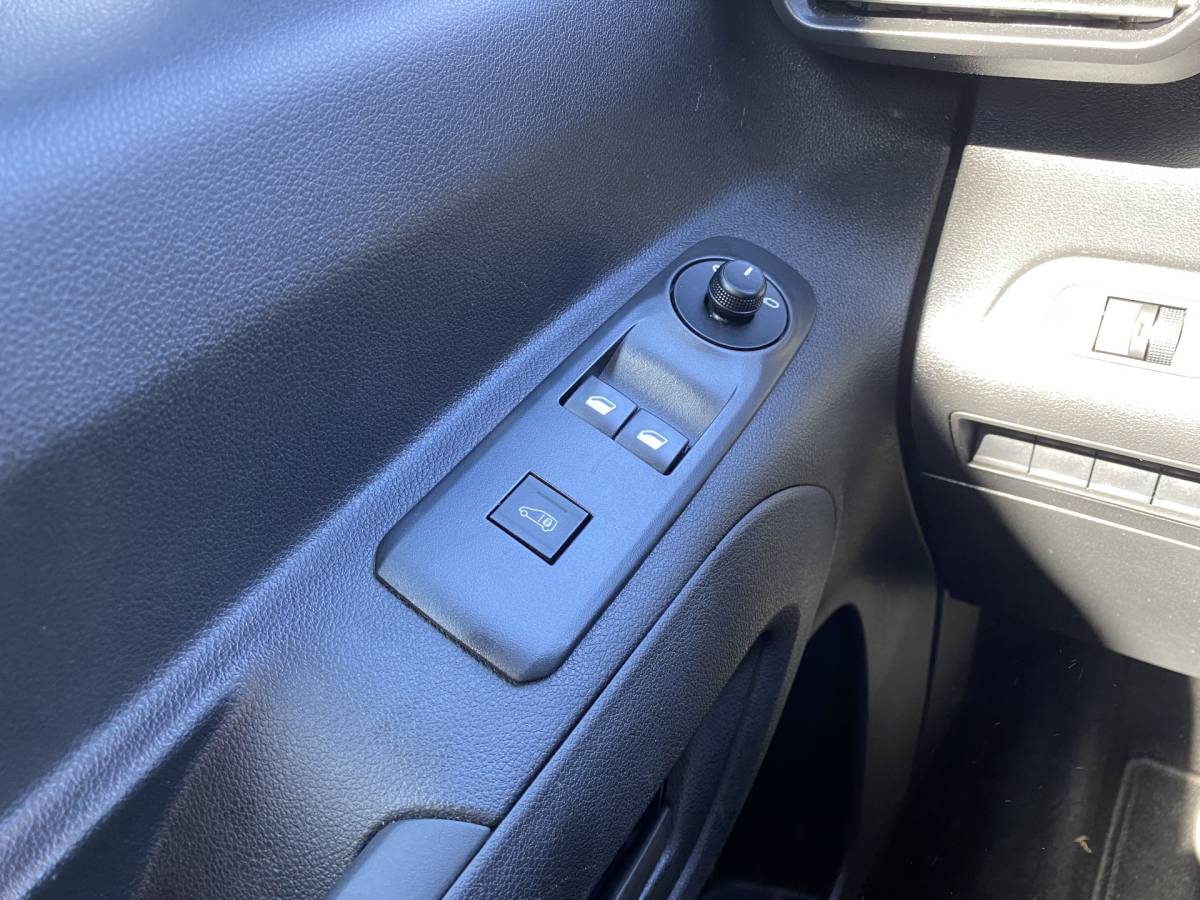 Citroën Berlingo Citroën Berlingo 1.5 BlueHDi 100 S&S L1 | apple carplay | trekhaak | schuifdeur | airco | houten laadvloer | 3 persoons | excl. BTW